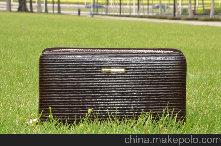 供应一叶诗文2635968真皮男女包包批发零售